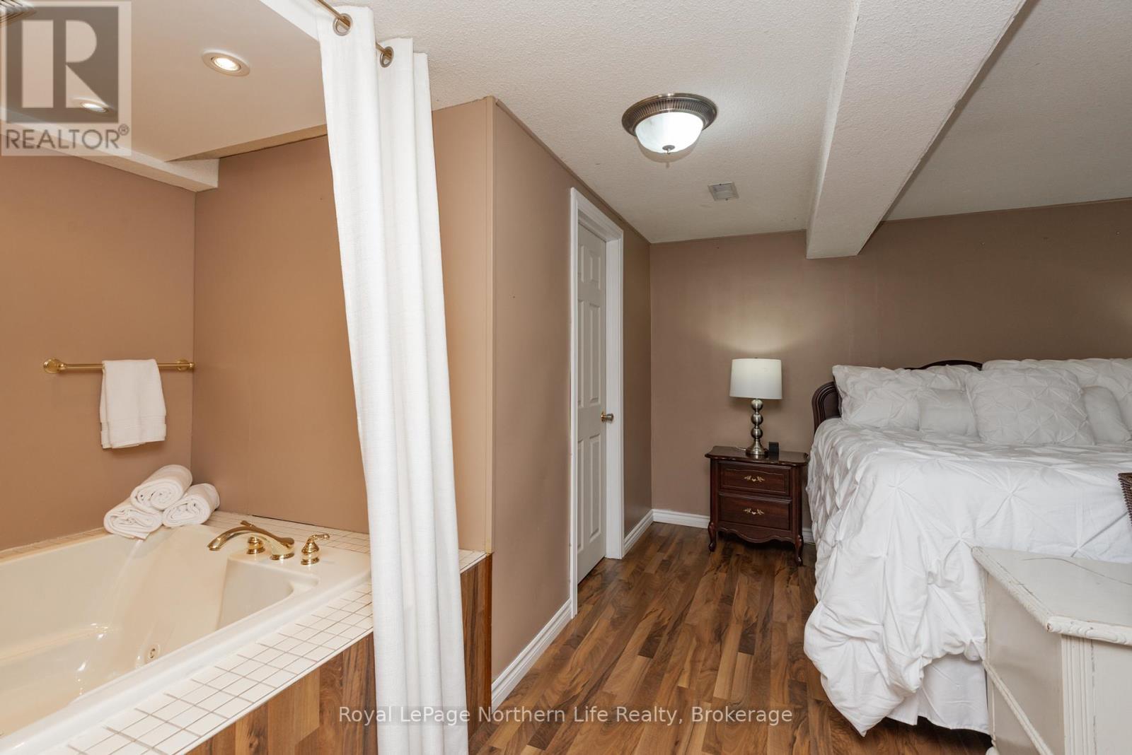 












10 MASSEY DRIVE

,
North Bay (Ferris),




Ontario
P1A3Y4

