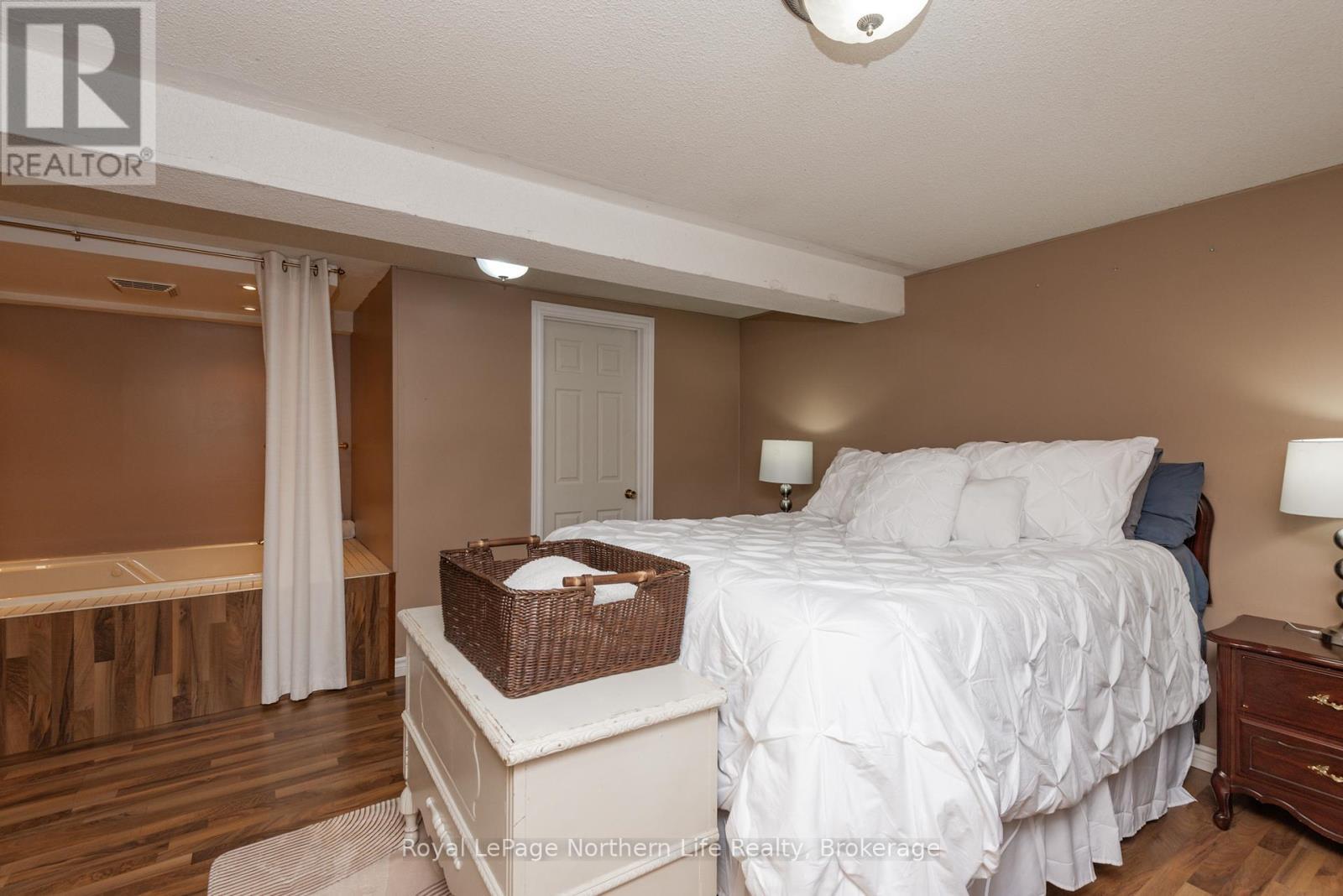 












10 MASSEY DRIVE

,
North Bay (Ferris),




Ontario
P1A3Y4

