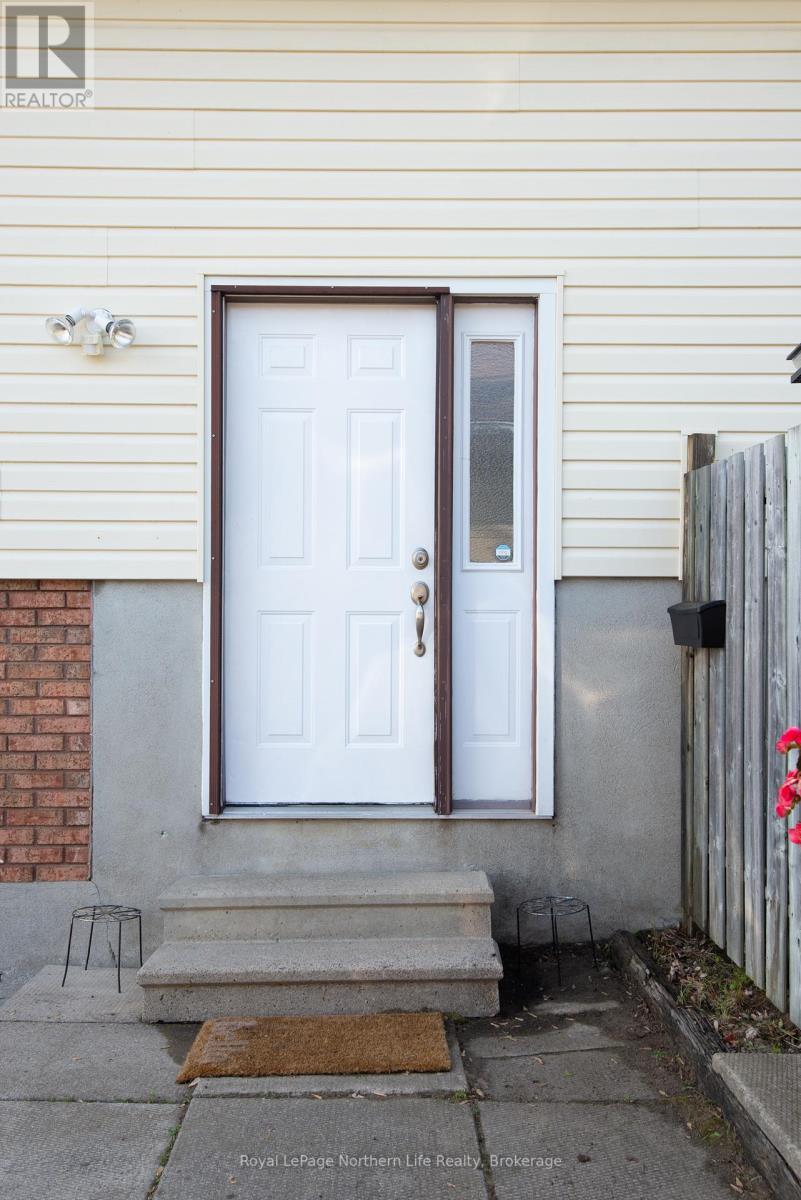 












10 MASSEY DRIVE

,
North Bay (Ferris),




Ontario
P1A3Y4


