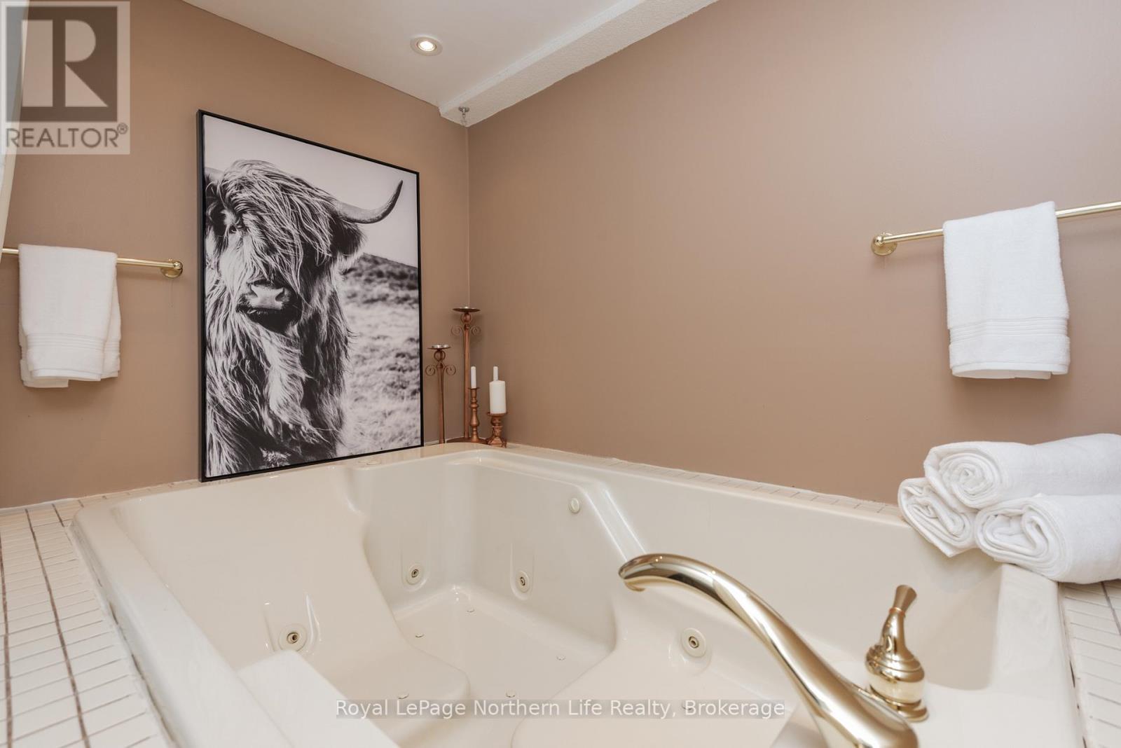 












10 MASSEY DRIVE

,
North Bay (Ferris),




Ontario
P1A3Y4

