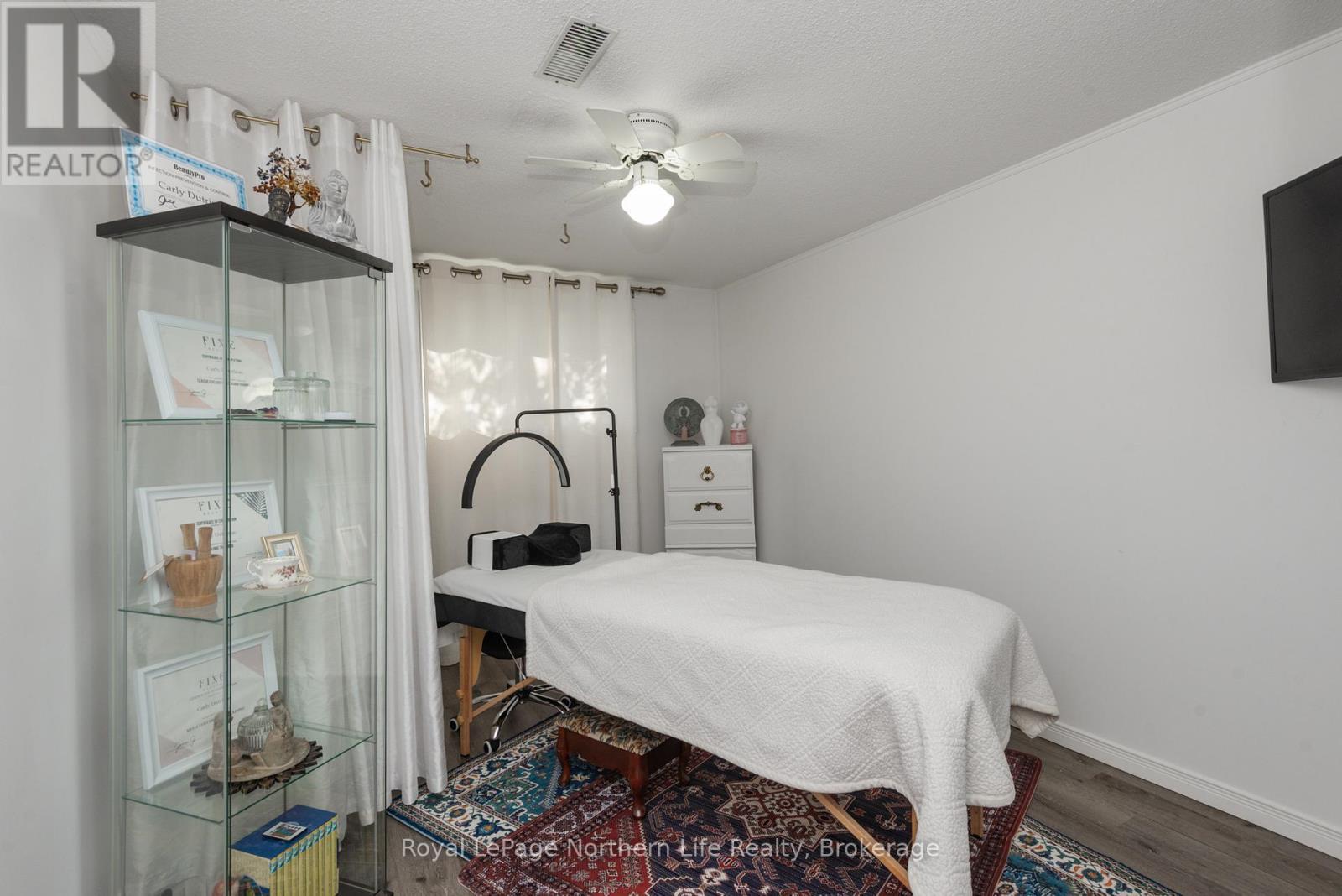 












10 MASSEY DRIVE

,
North Bay (Ferris),




Ontario
P1A3Y4


