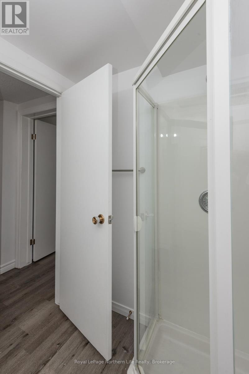 












10 MASSEY DRIVE

,
North Bay (Ferris),




Ontario
P1A3Y4

