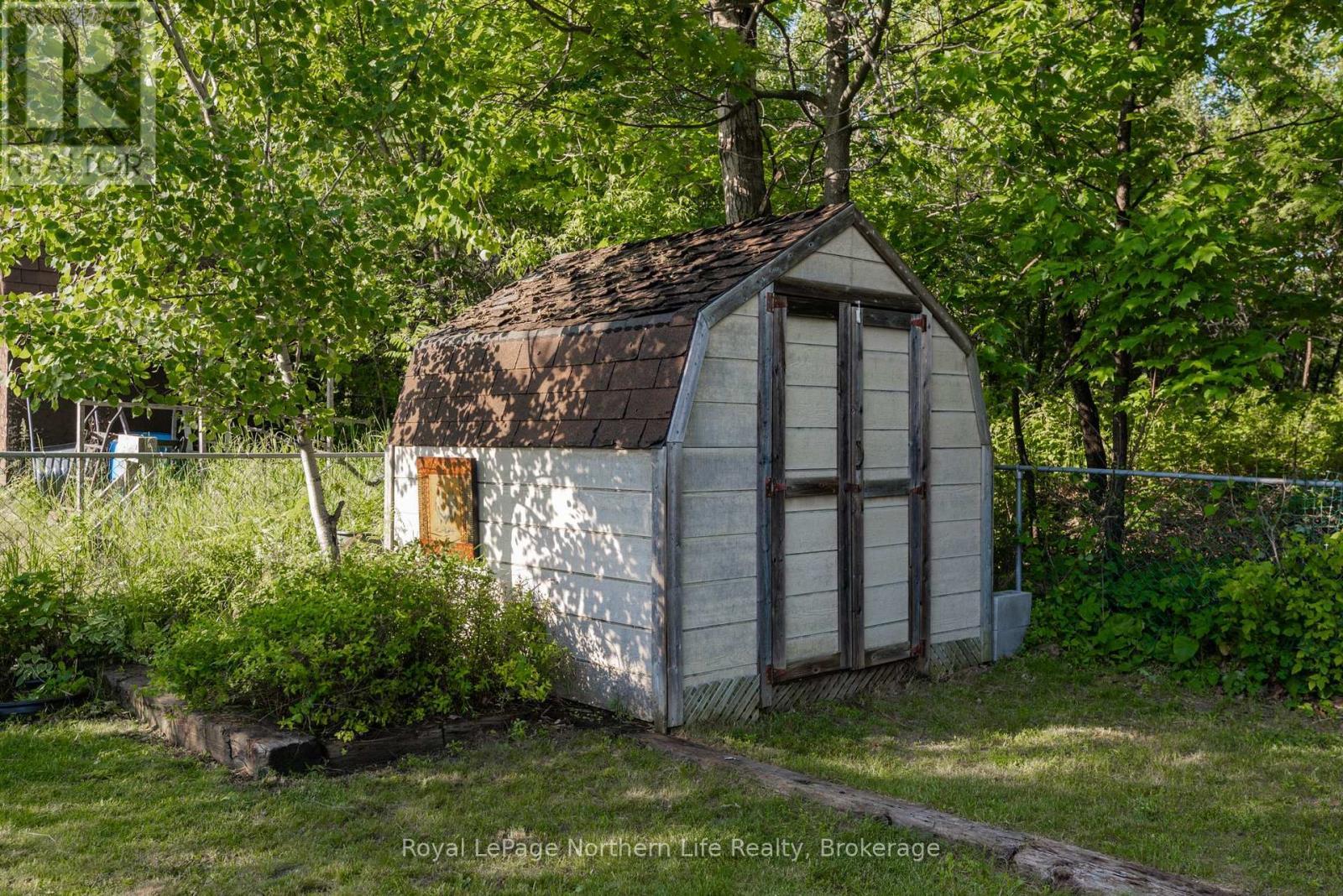 












10 MASSEY DRIVE

,
North Bay (Ferris),




Ontario
P1A3Y4


