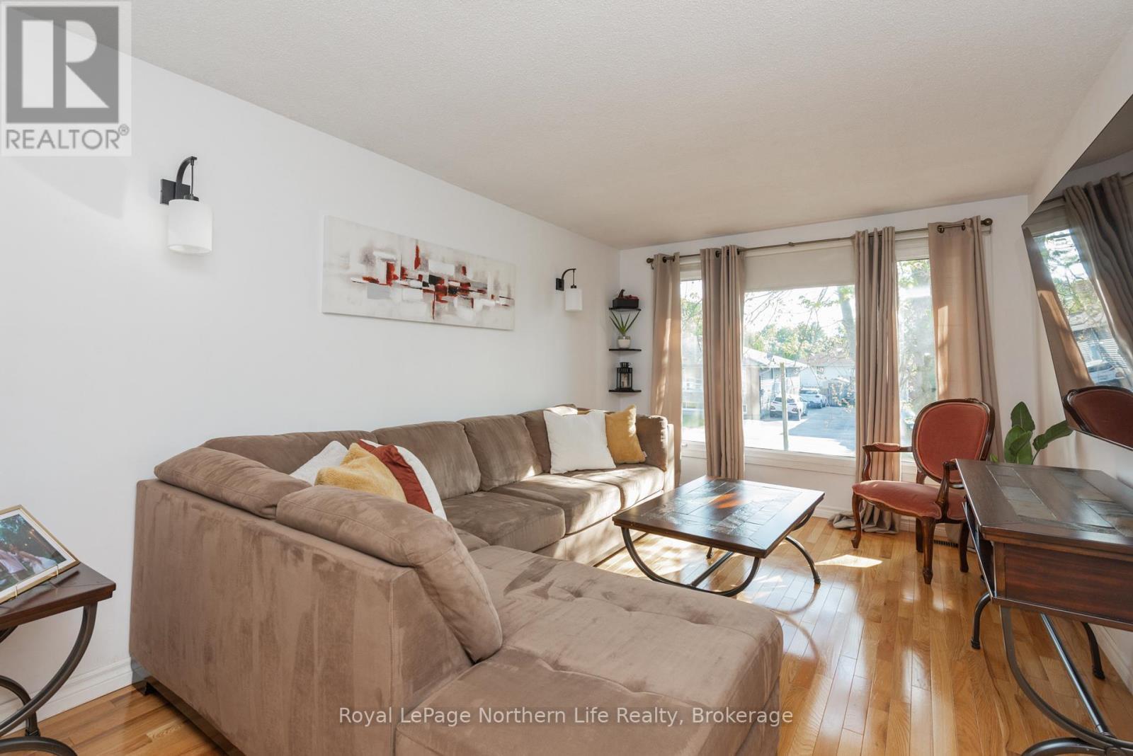 












10 MASSEY DRIVE

,
North Bay (Ferris),




Ontario
P1A3Y4

