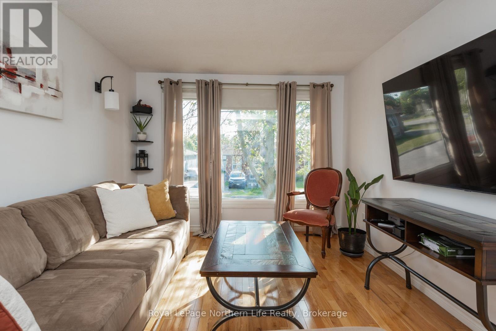 












10 MASSEY DRIVE

,
North Bay (Ferris),




Ontario
P1A3Y4

