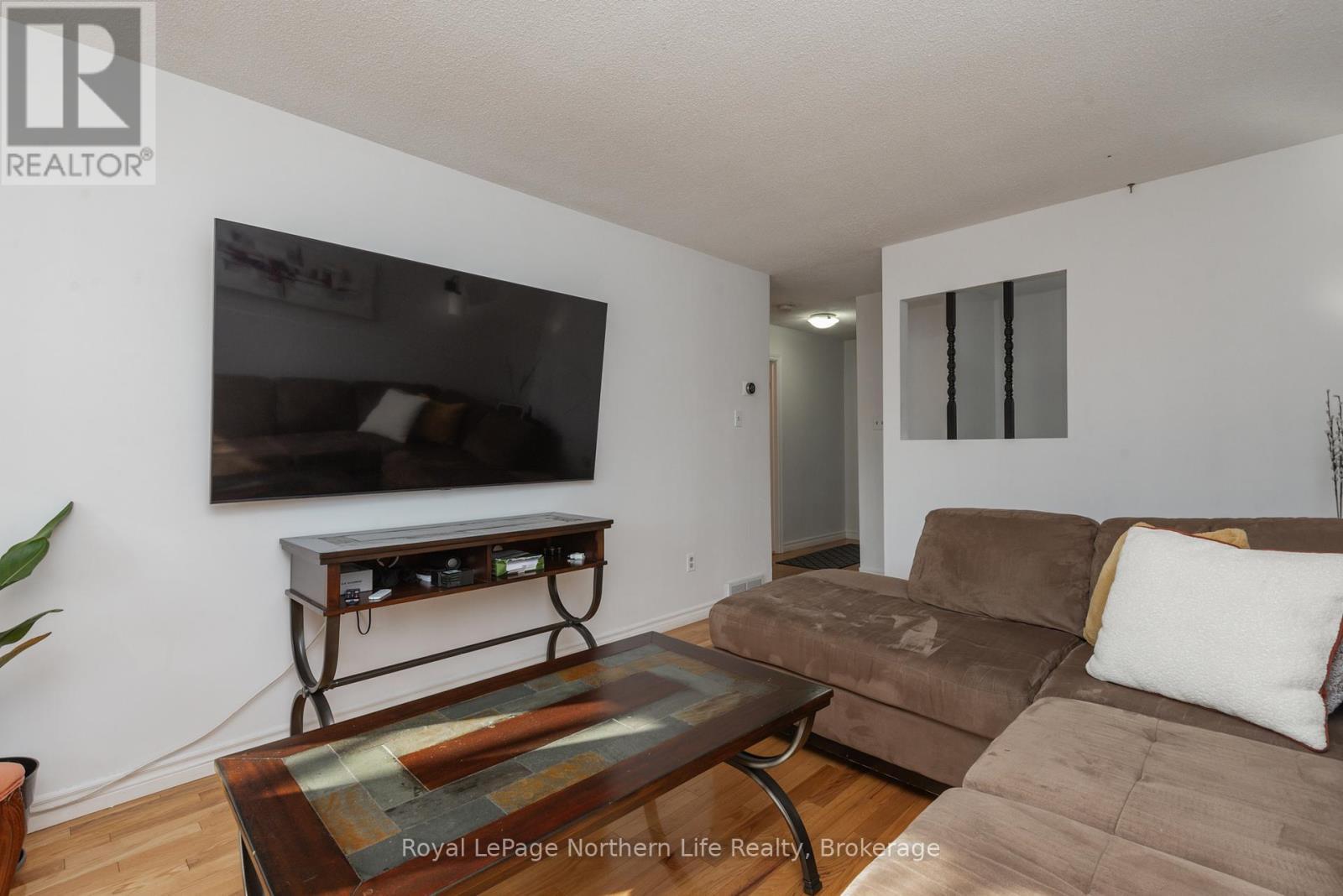 












10 MASSEY DRIVE

,
North Bay (Ferris),




Ontario
P1A3Y4


