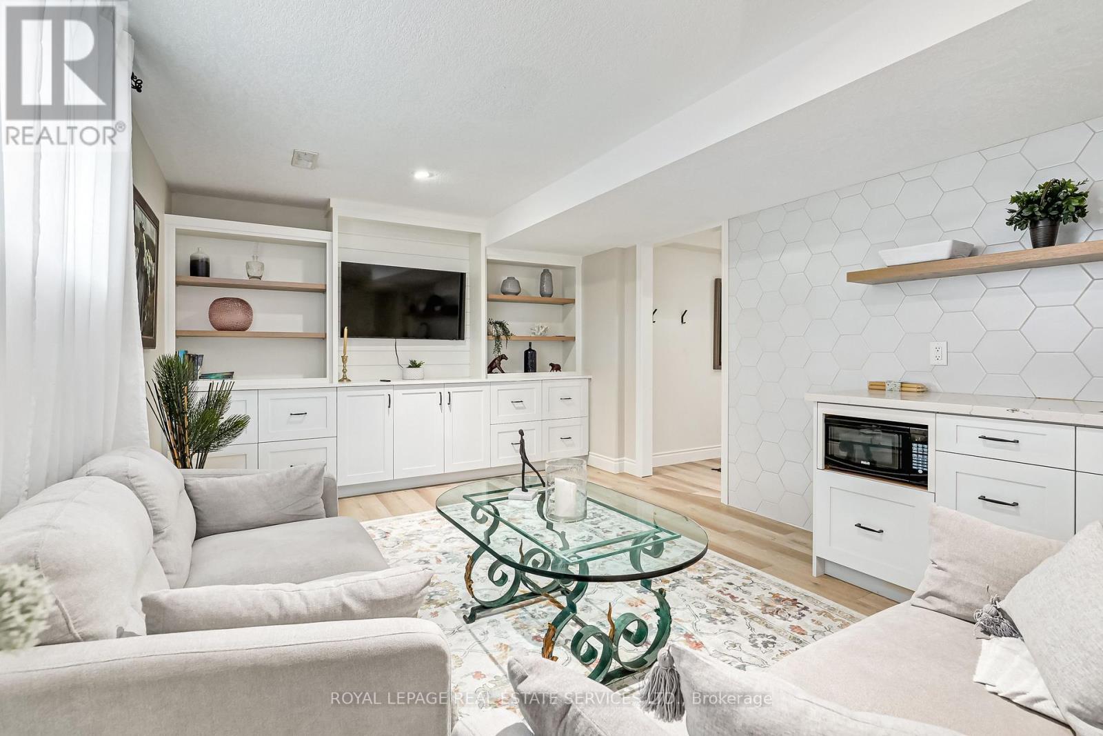 












78 CONNOR AVENUE

,
Collingwood,




Ontario
L9Y5L2

