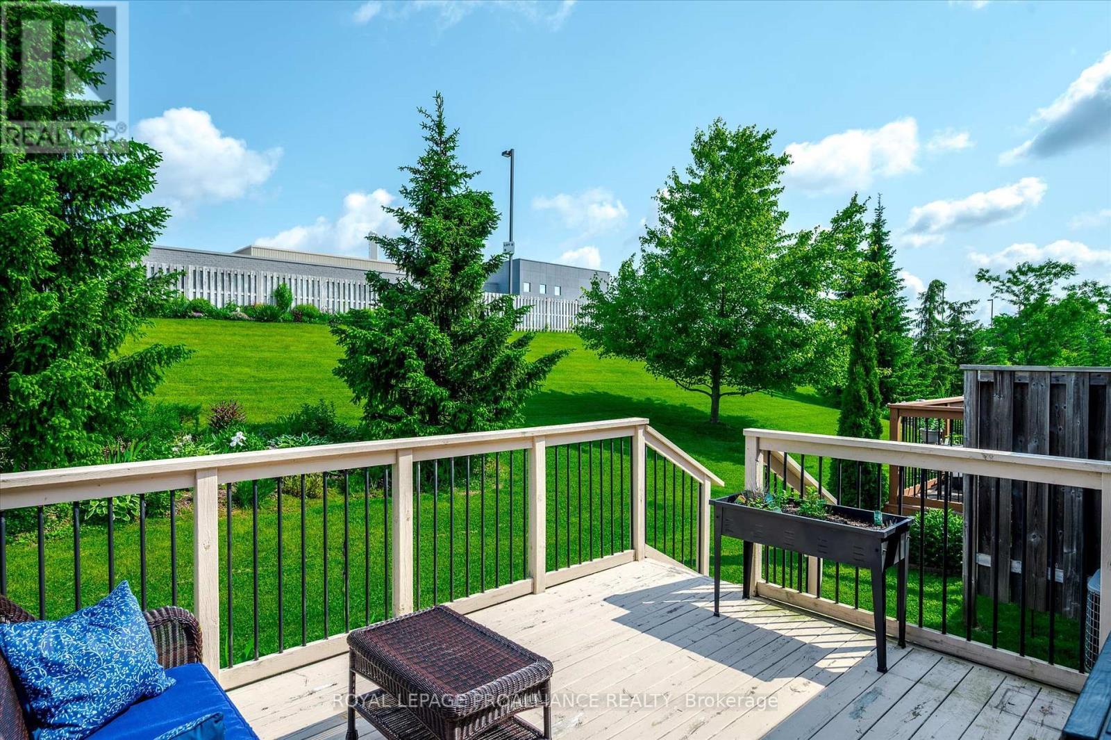 












141 VILLAGE CRESCENT

,
Peterborough West (South),




Ontario
K9J0A9

