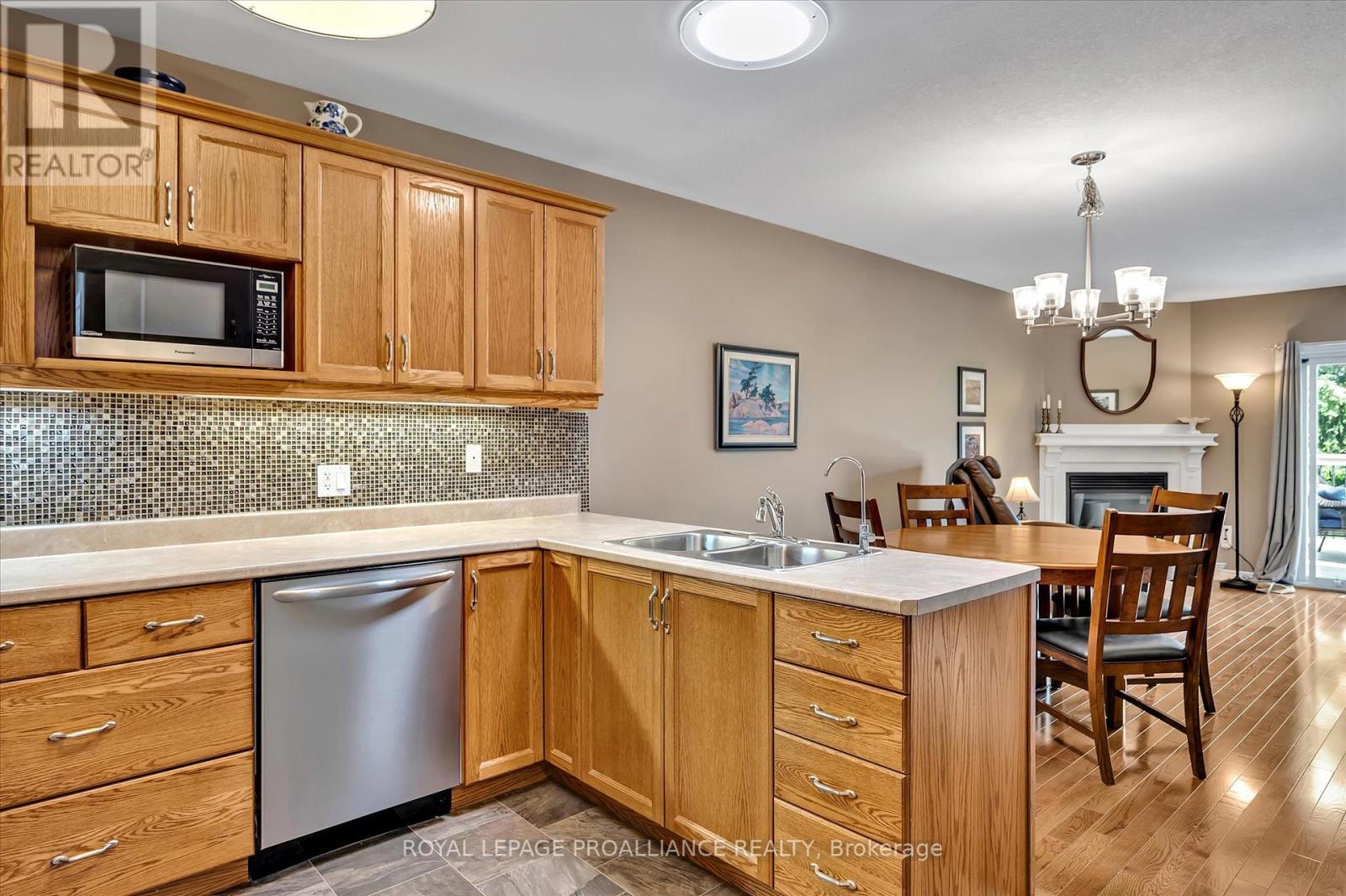












141 VILLAGE CRESCENT

,
Peterborough West (South),




Ontario
K9J0A9

