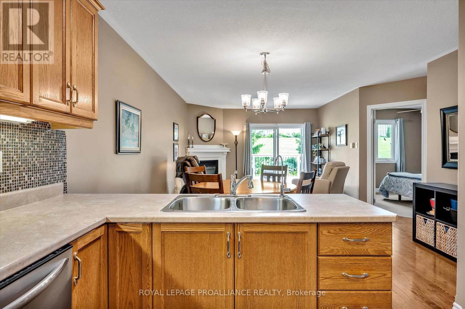 












141 VILLAGE CRESCENT

,
Peterborough West (South),




Ontario
K9J0A9


