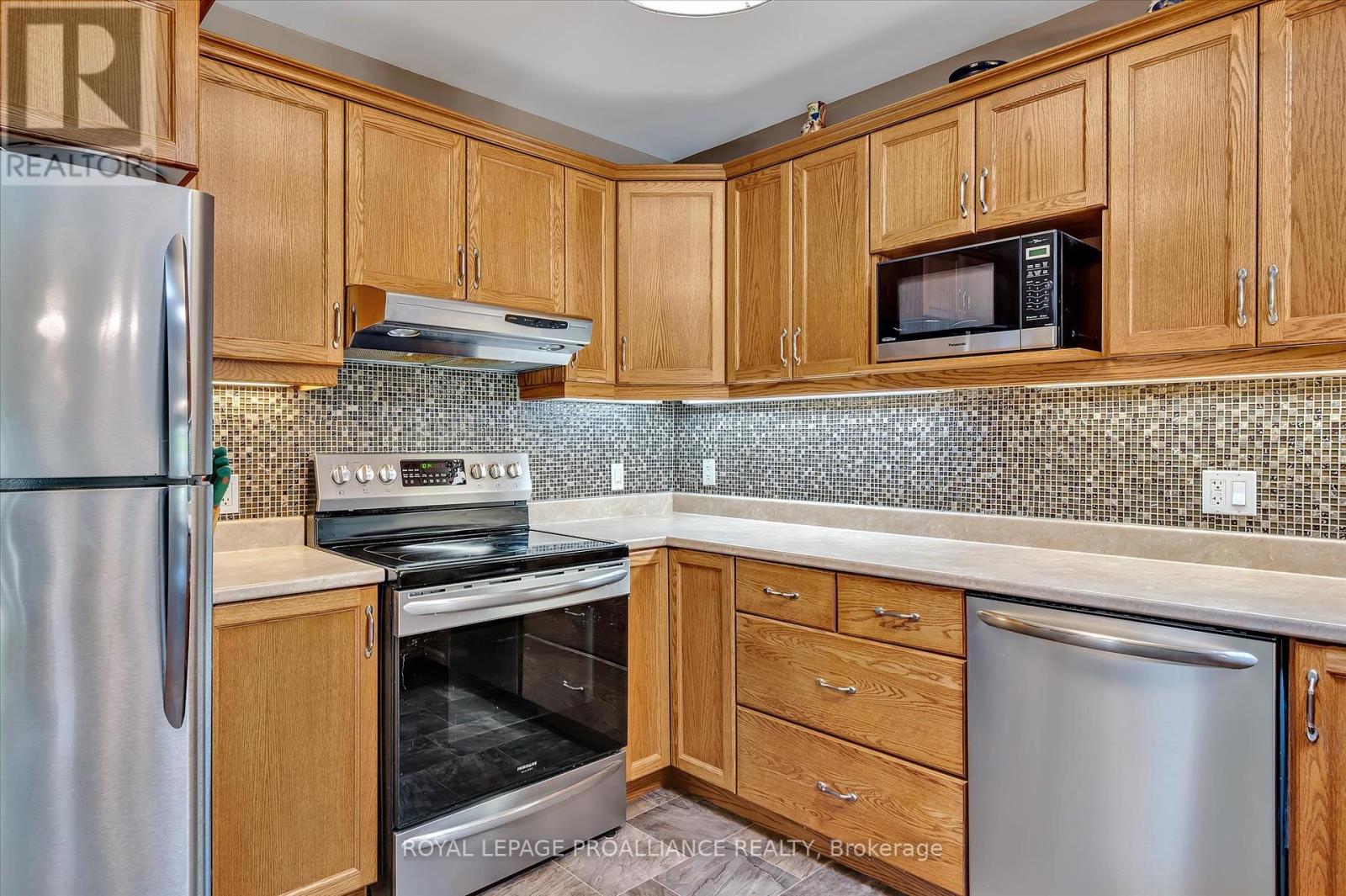 












141 VILLAGE CRESCENT

,
Peterborough West (South),




Ontario
K9J0A9

