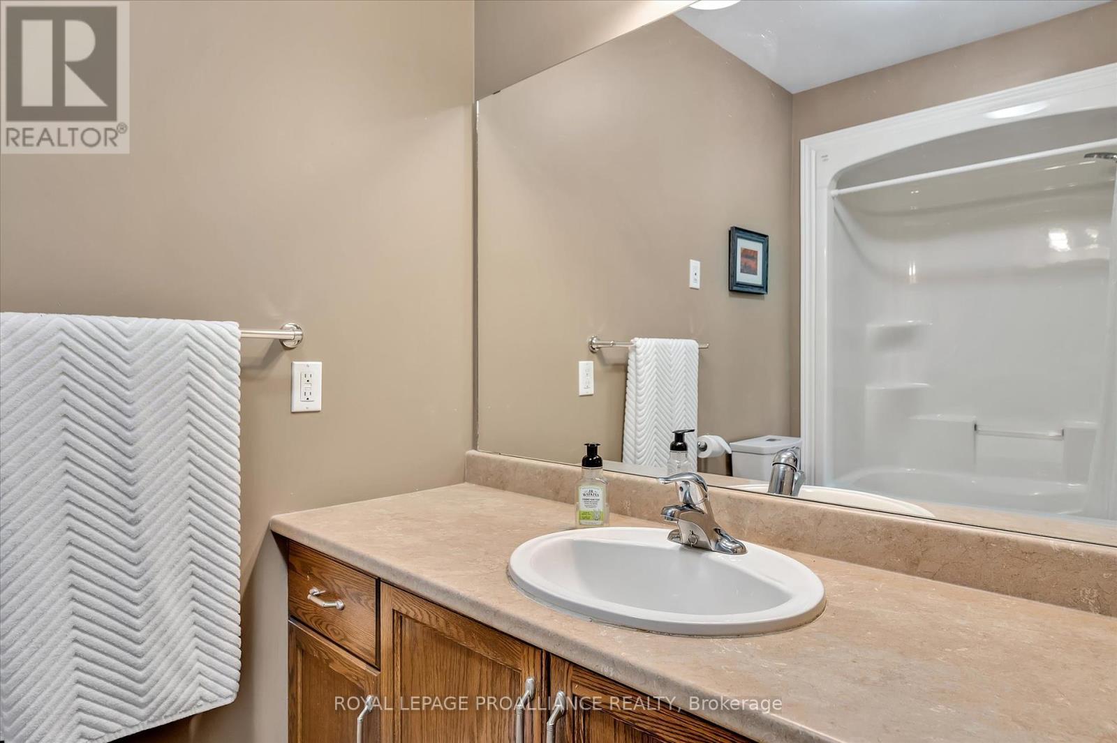 












141 VILLAGE CRESCENT

,
Peterborough West (South),




Ontario
K9J0A9

