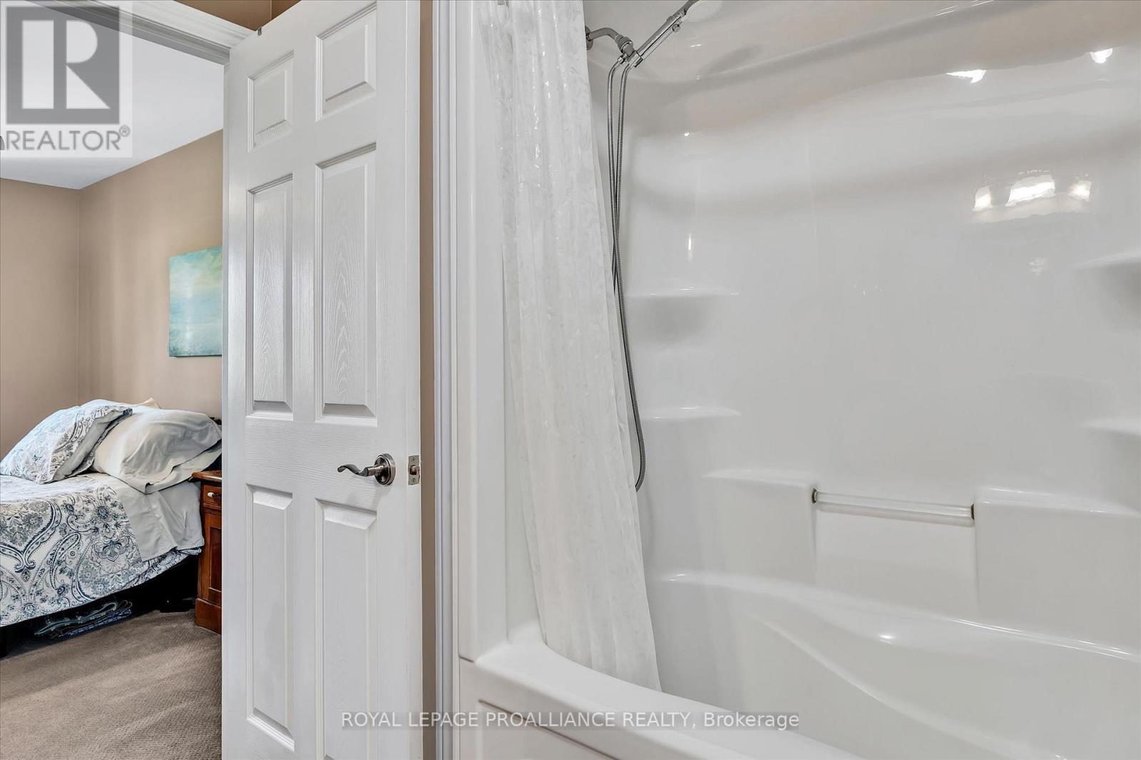 












141 VILLAGE CRESCENT

,
Peterborough West (South),




Ontario
K9J0A9


