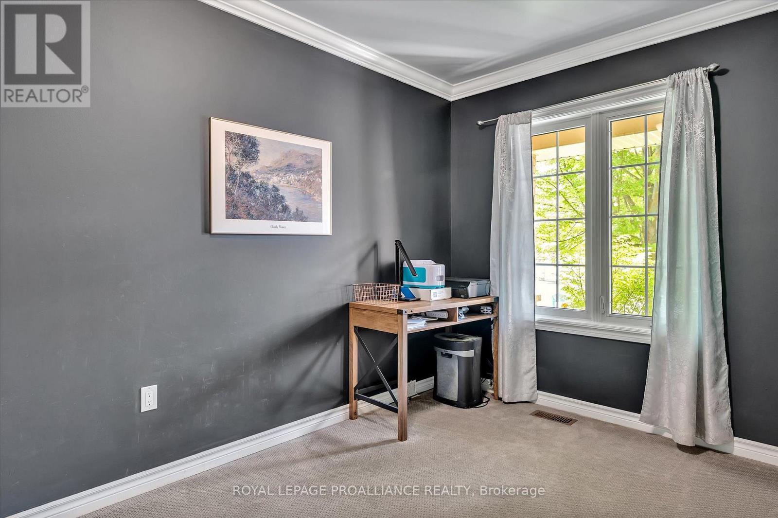 












141 VILLAGE CRESCENT

,
Peterborough West (South),




Ontario
K9J0A9

