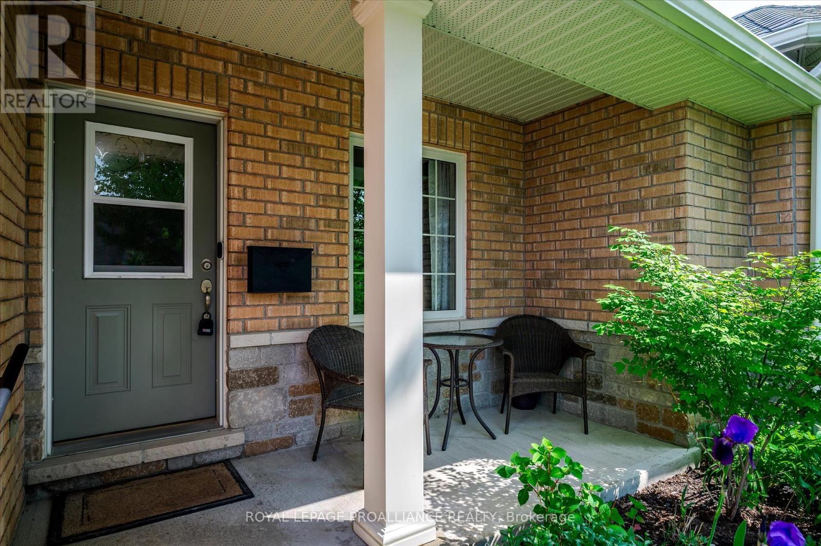 












141 VILLAGE CRESCENT

,
Peterborough West (South),




Ontario
K9J0A9

