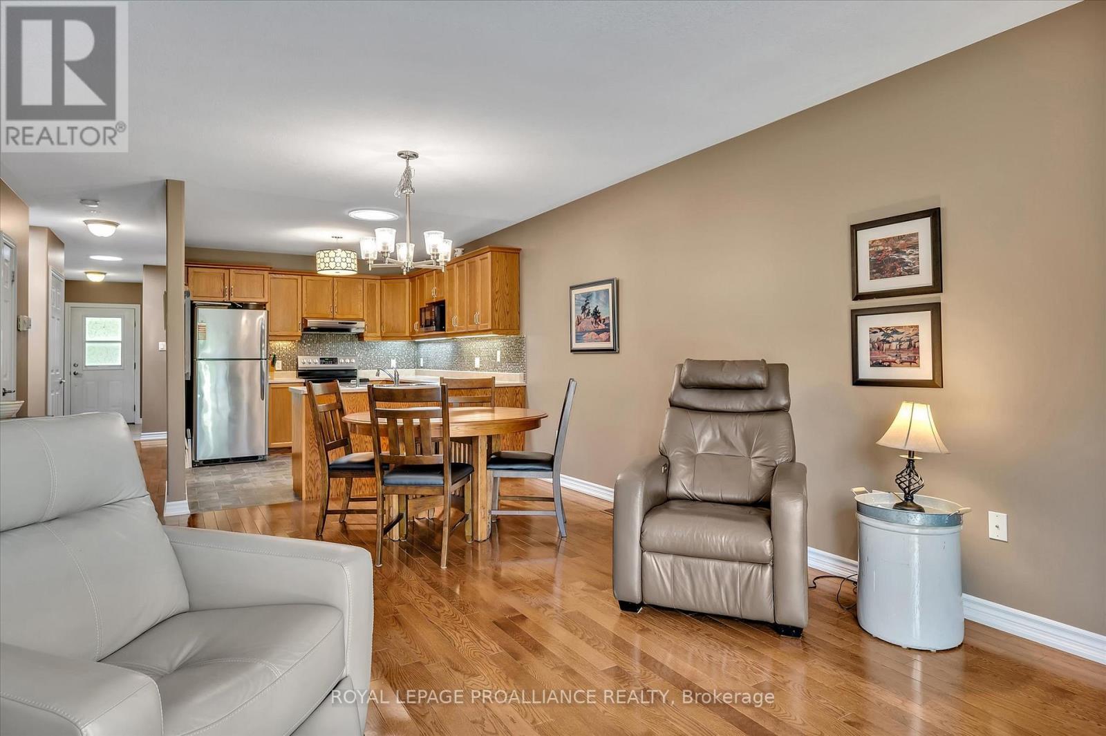 












141 VILLAGE CRESCENT

,
Peterborough West (South),




Ontario
K9J0A9


