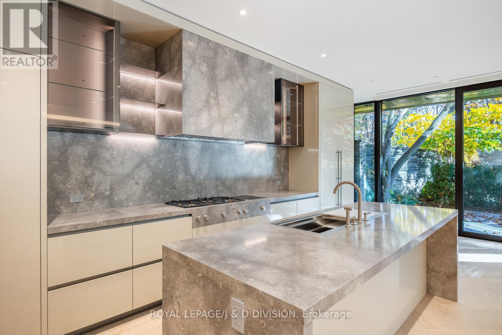 












105 - 7 DALE AVENUE

,
Toronto,




Ontario
M4W1K2

