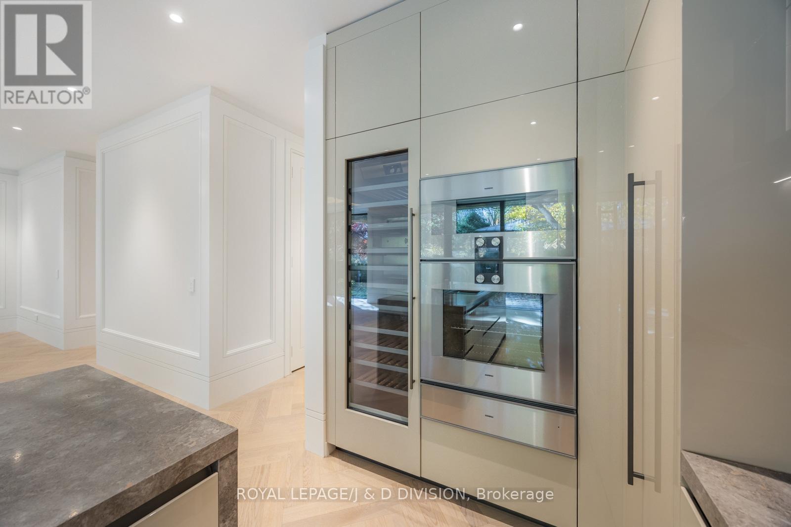 












105 - 7 DALE AVENUE

,
Toronto,




Ontario
M4W1K2

