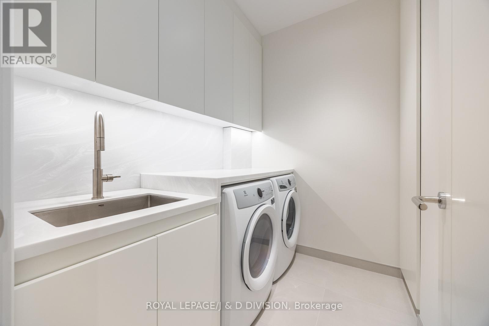 












105 - 7 DALE AVENUE

,
Toronto,




Ontario
M4W1K2

