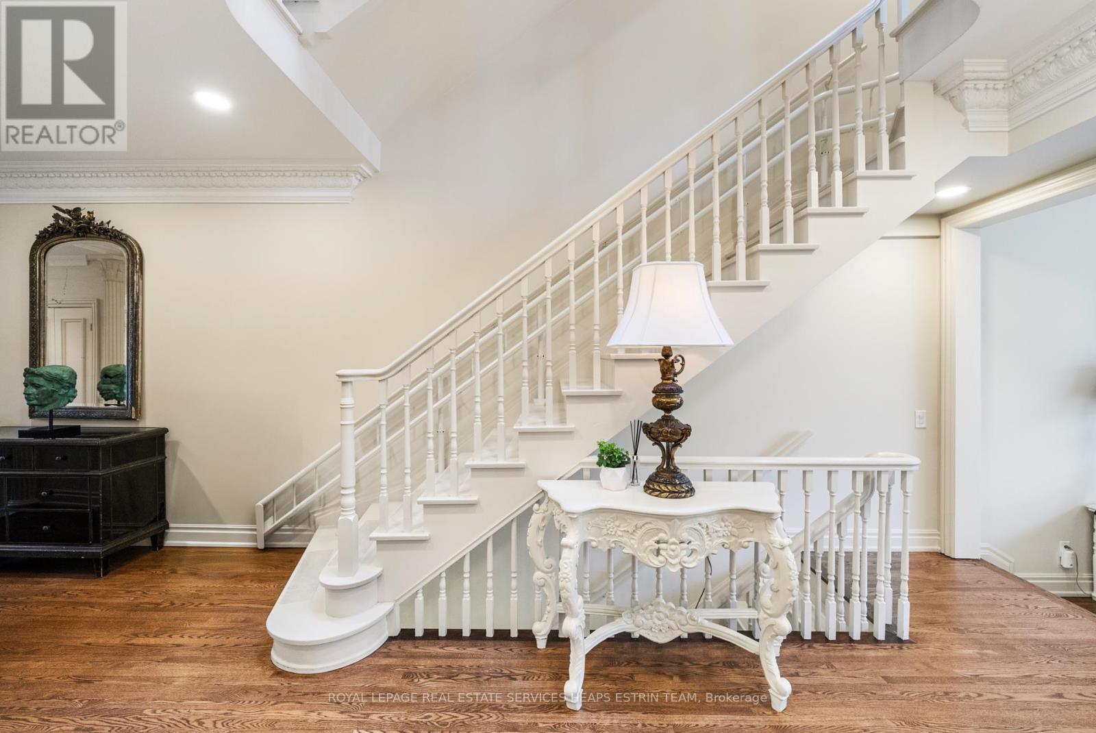 












18 LOWTHER AVENUE

,
Toronto,




Ontario
M5R1C6

