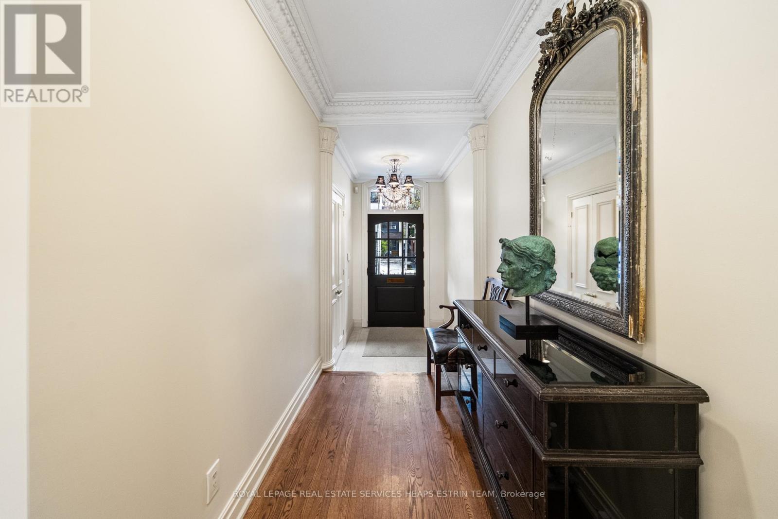 












18 LOWTHER AVENUE

,
Toronto,




Ontario
M5R1C6

