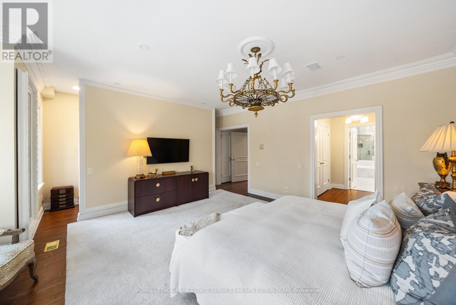 












18 LOWTHER AVENUE

,
Toronto,




Ontario
M5R1C6

