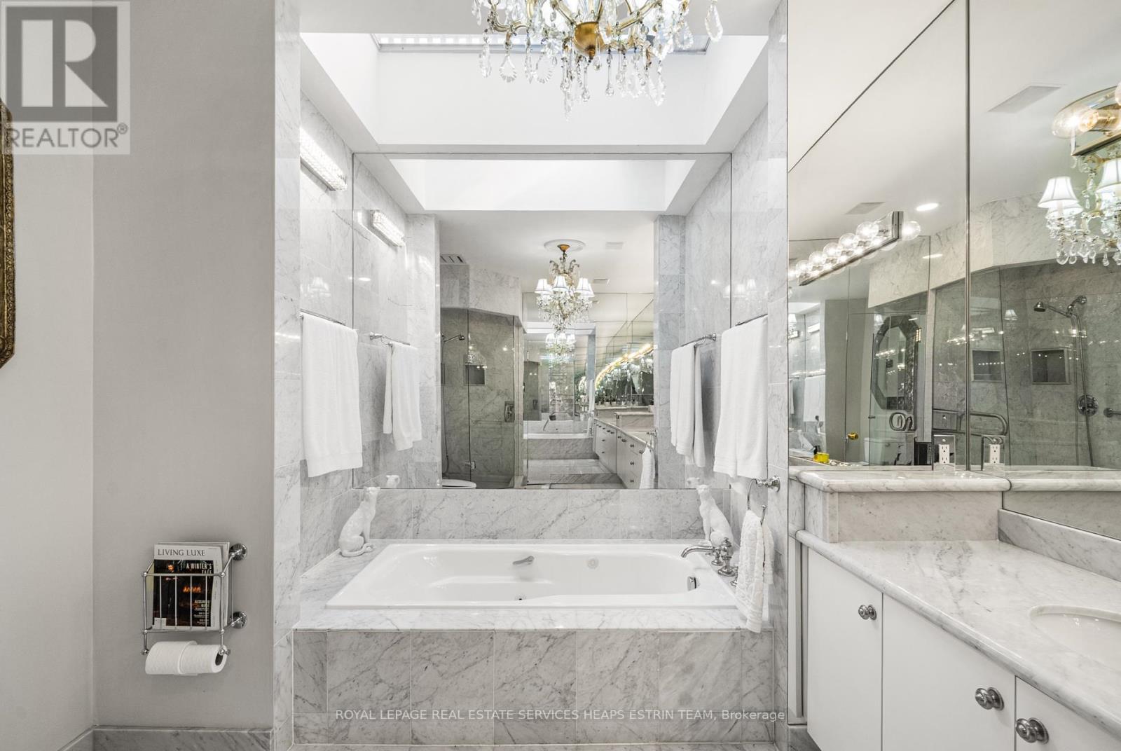 












18 LOWTHER AVENUE

,
Toronto,




Ontario
M5R1C6

