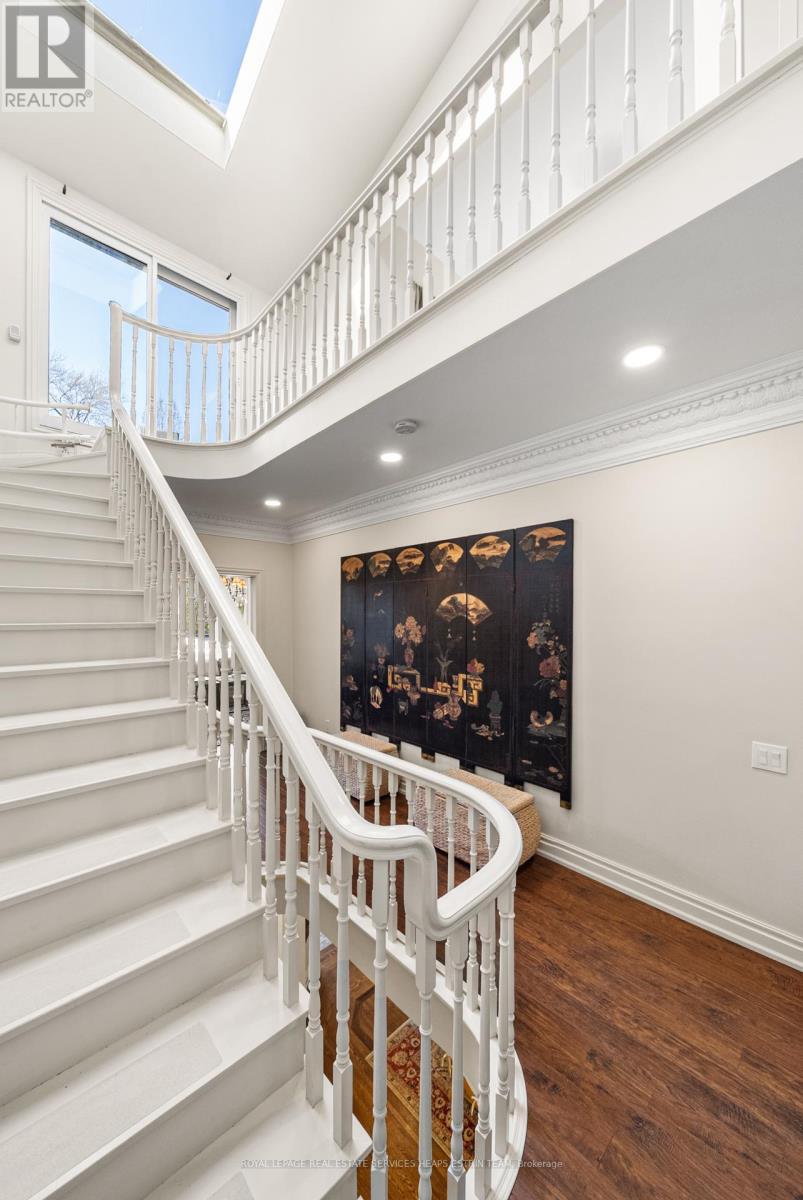 












18 LOWTHER AVENUE

,
Toronto,




Ontario
M5R1C6

