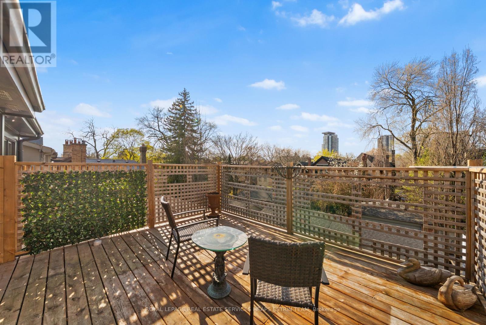 












18 LOWTHER AVENUE

,
Toronto,




Ontario
M5R1C6

