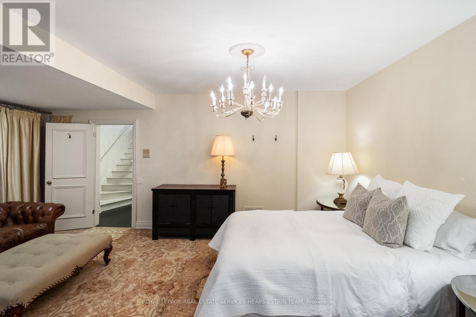 












18 LOWTHER AVENUE

,
Toronto,




Ontario
M5R1C6

