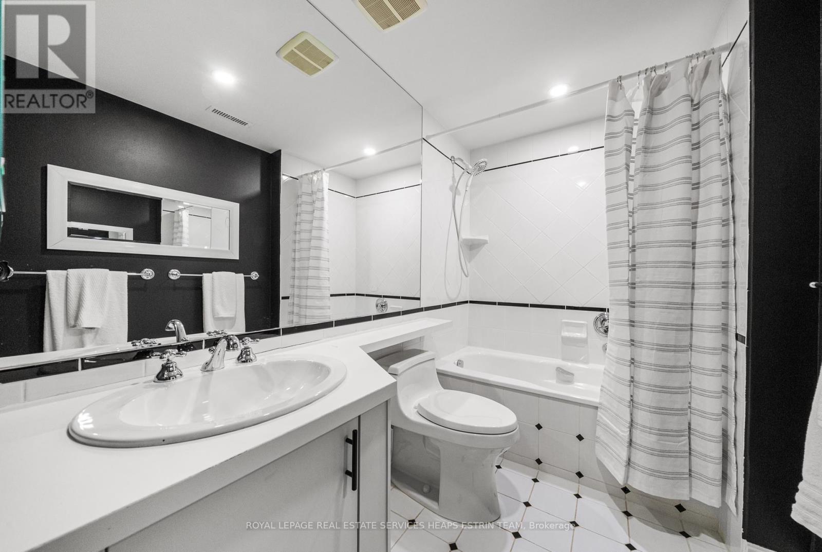 












18 LOWTHER AVENUE

,
Toronto,




Ontario
M5R1C6

