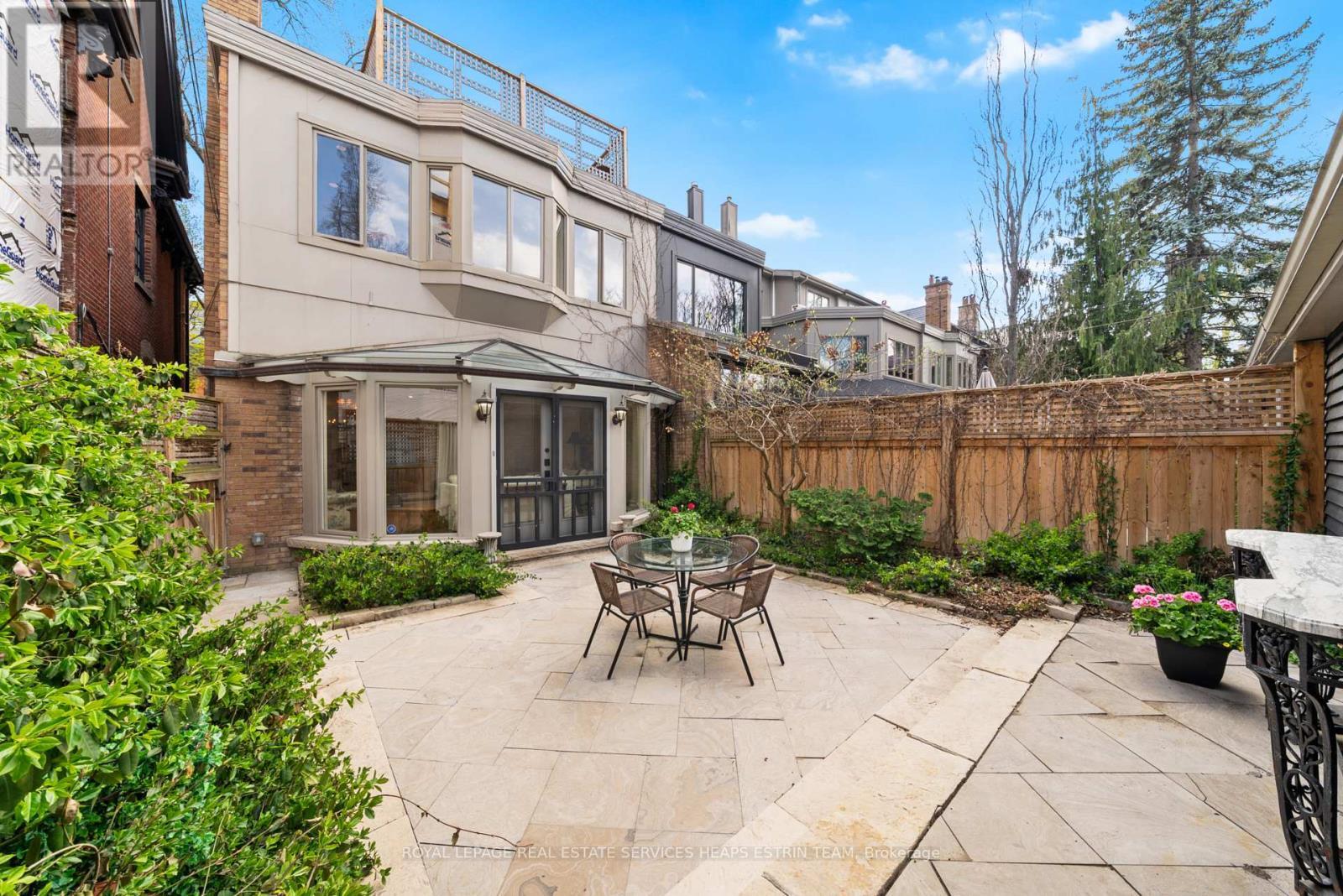 












18 LOWTHER AVENUE

,
Toronto,




Ontario
M5R1C6

