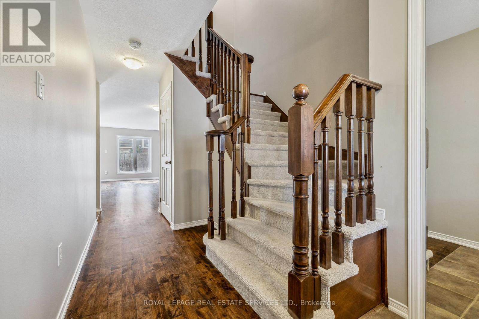 












23 - 8 BRADLEY AVENUE

,
Hamilton,




Ontario
L0R1C0

