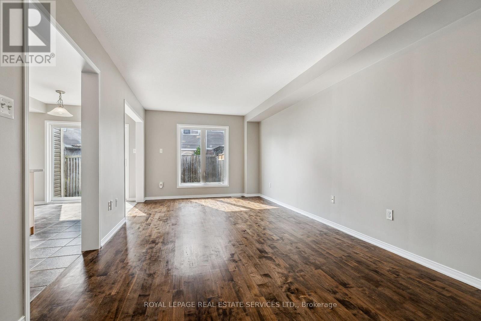 












23 - 8 BRADLEY AVENUE

,
Hamilton,




Ontario
L0R1C0

