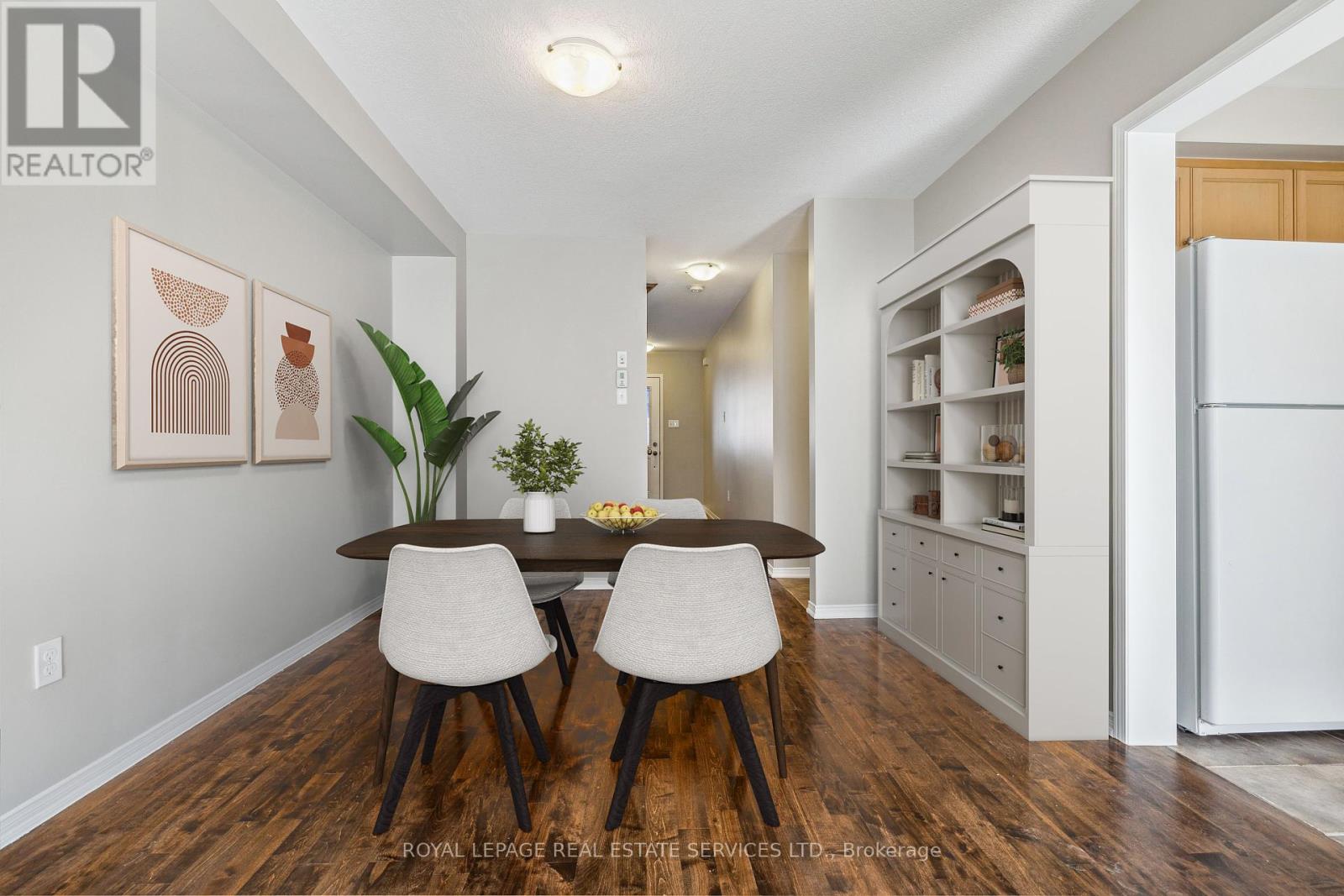 












23 - 8 BRADLEY AVENUE

,
Hamilton,




Ontario
L0R1C0


