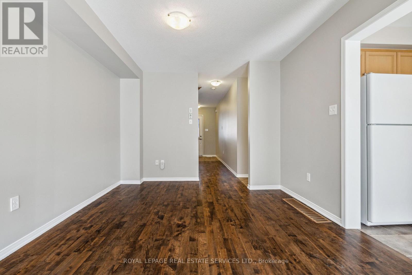












23 - 8 BRADLEY AVENUE

,
Hamilton,




Ontario
L0R1C0

