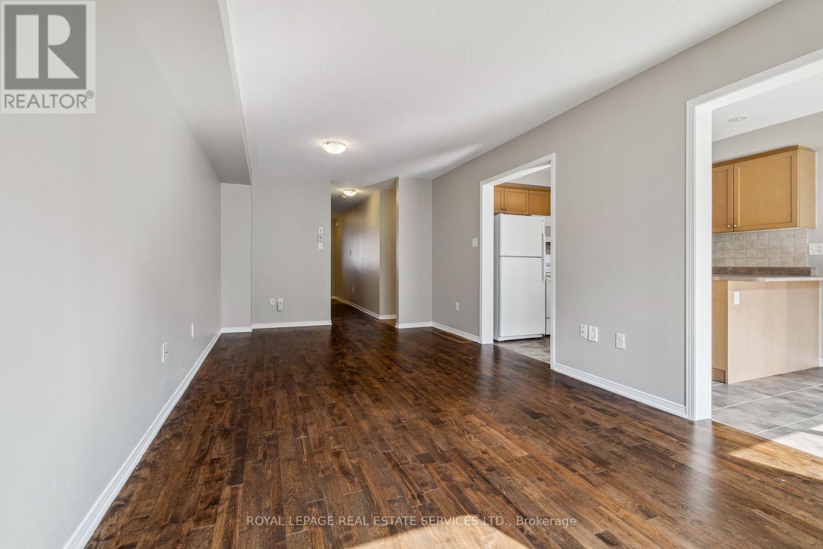 












23 - 8 BRADLEY AVENUE

,
Hamilton,




Ontario
L0R1C0

