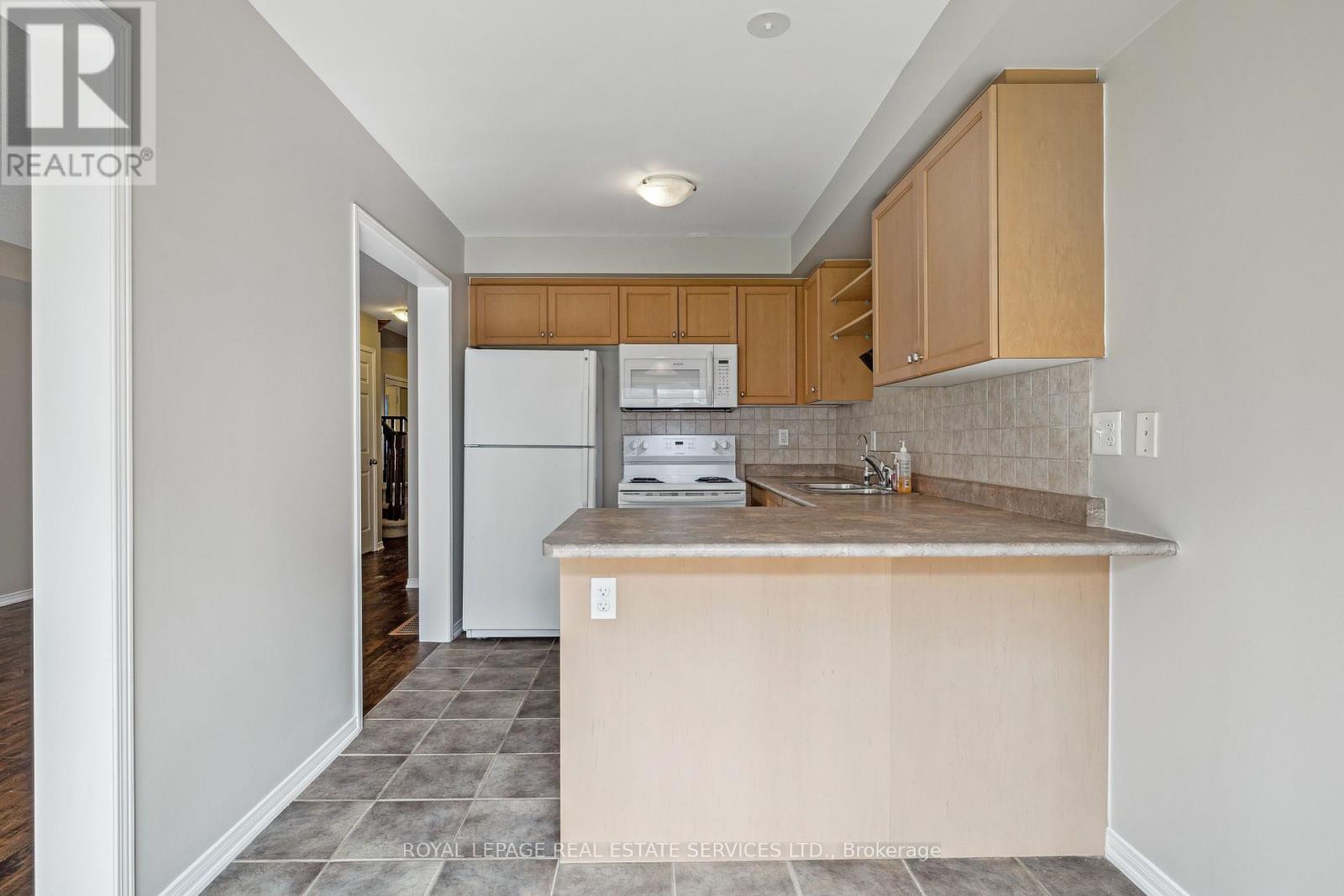 












23 - 8 BRADLEY AVENUE

,
Hamilton,




Ontario
L0R1C0

