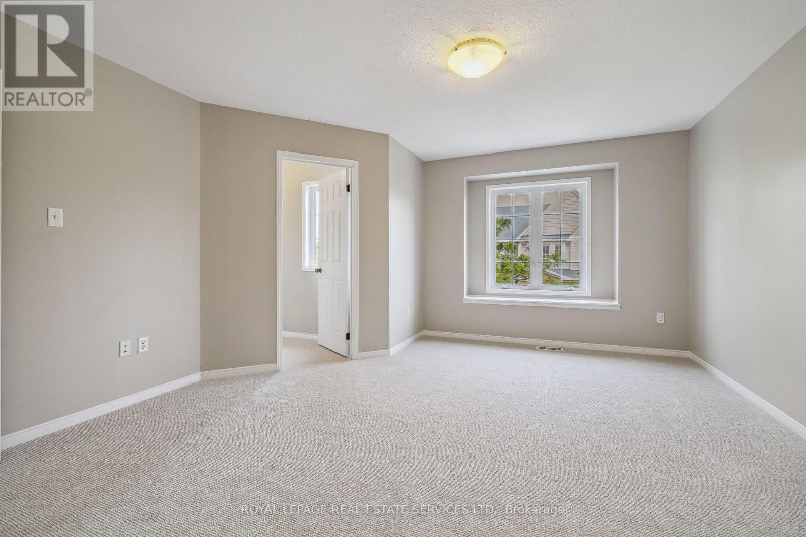 












23 - 8 BRADLEY AVENUE

,
Hamilton,




Ontario
L0R1C0

