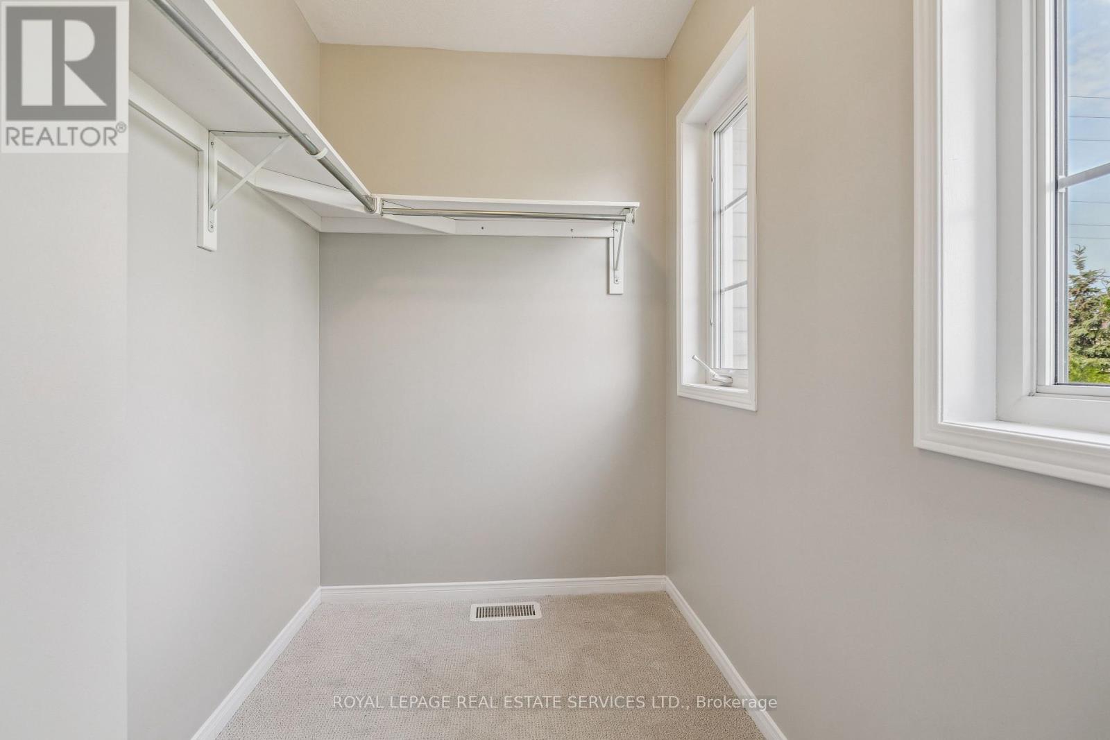 












23 - 8 BRADLEY AVENUE

,
Hamilton,




Ontario
L0R1C0

