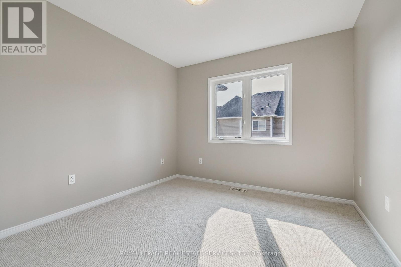 












23 - 8 BRADLEY AVENUE

,
Hamilton,




Ontario
L0R1C0

