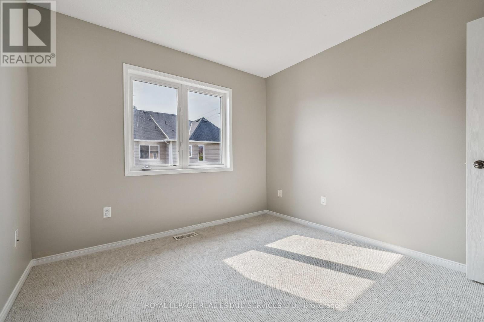 












23 - 8 BRADLEY AVENUE

,
Hamilton,




Ontario
L0R1C0

