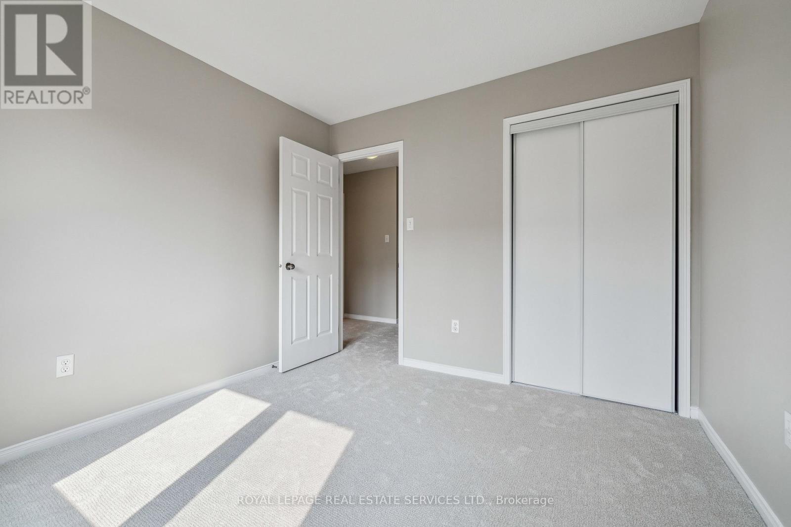 












23 - 8 BRADLEY AVENUE

,
Hamilton,




Ontario
L0R1C0

