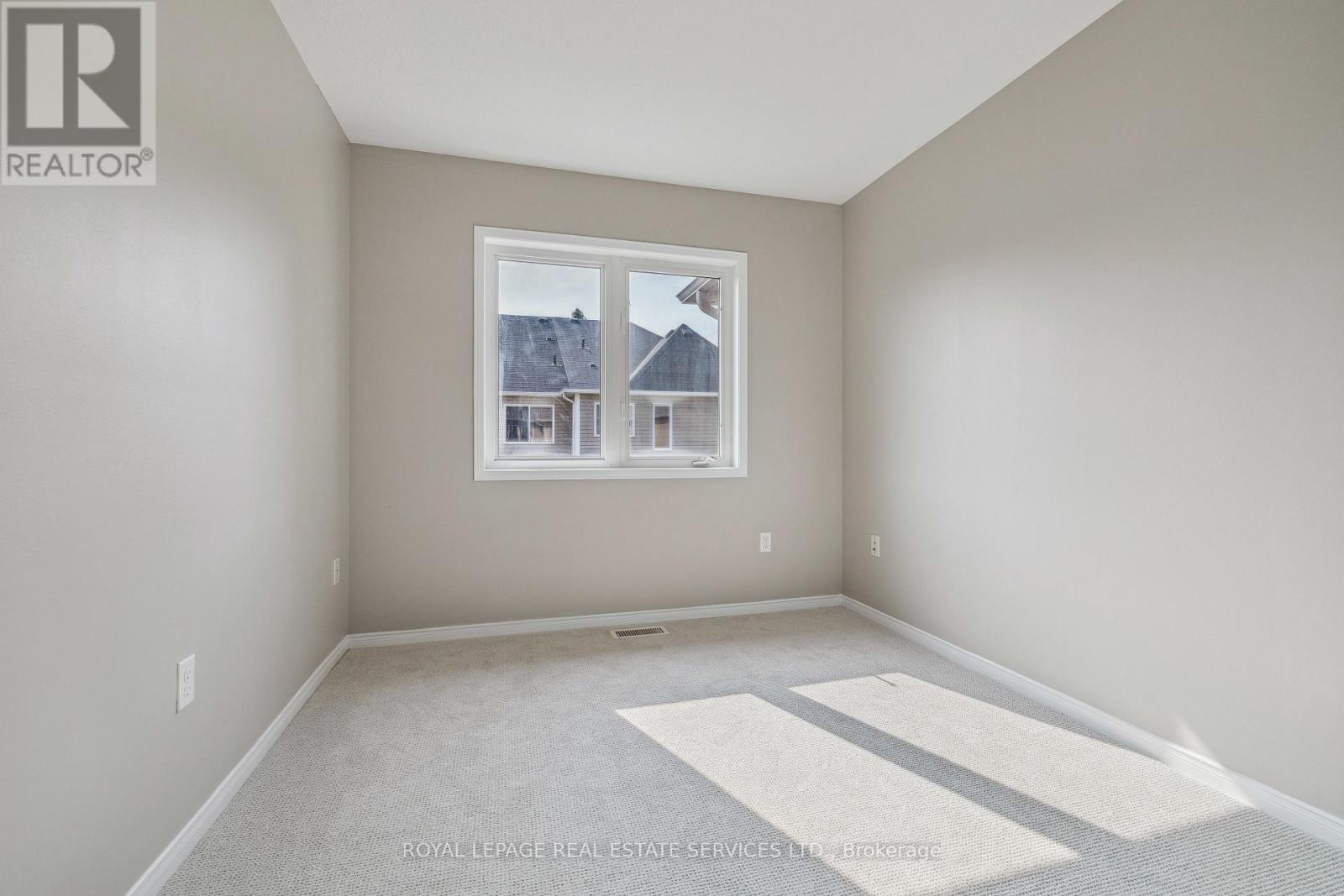 












23 - 8 BRADLEY AVENUE

,
Hamilton,




Ontario
L0R1C0


