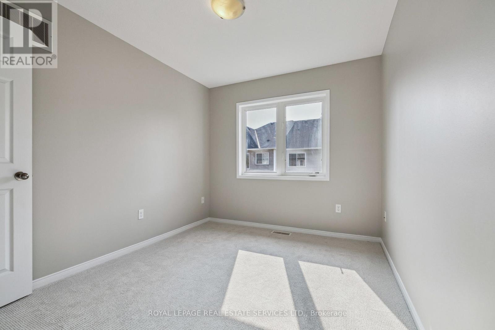












23 - 8 BRADLEY AVENUE

,
Hamilton,




Ontario
L0R1C0

