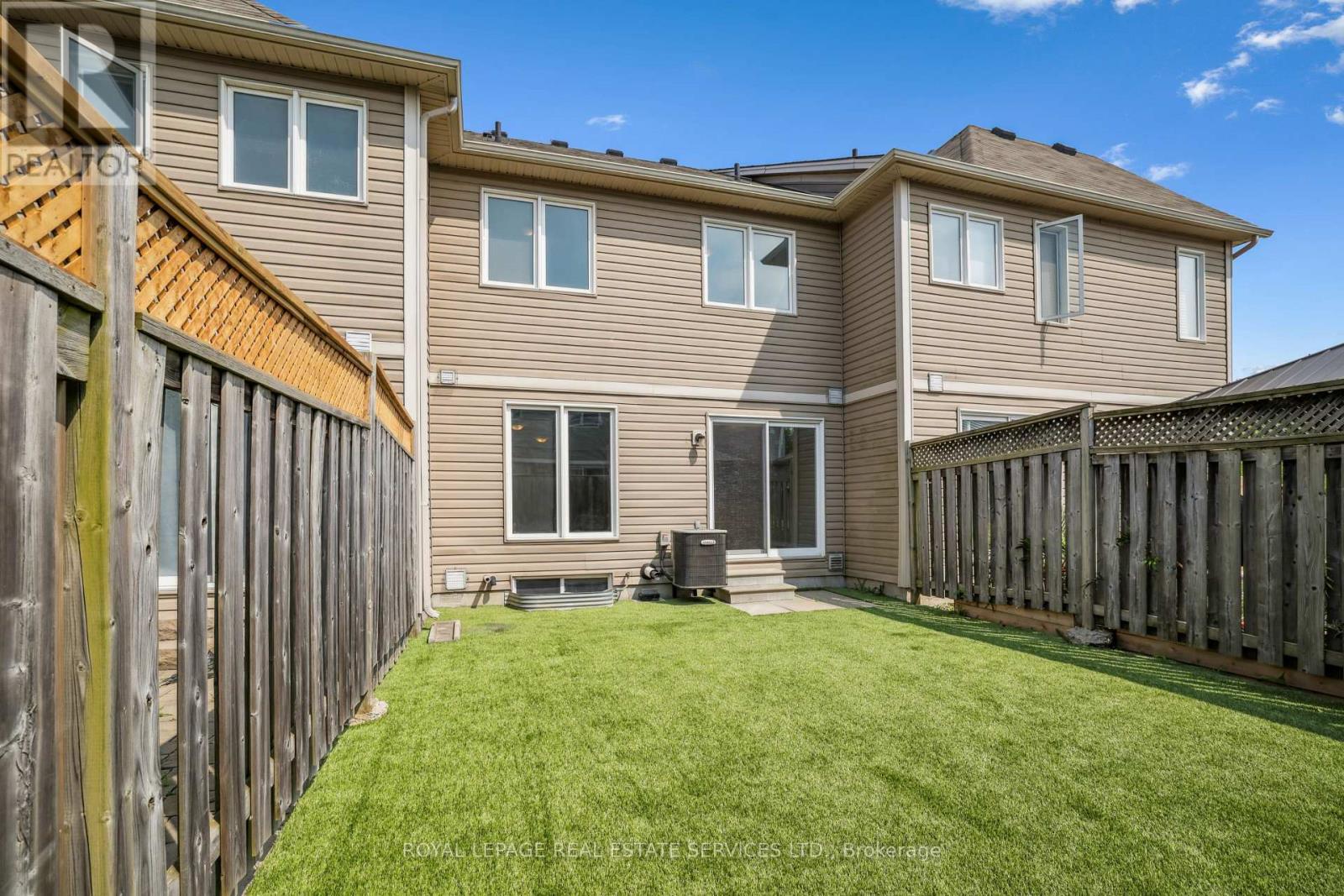 












23 - 8 BRADLEY AVENUE

,
Hamilton,




Ontario
L0R1C0


