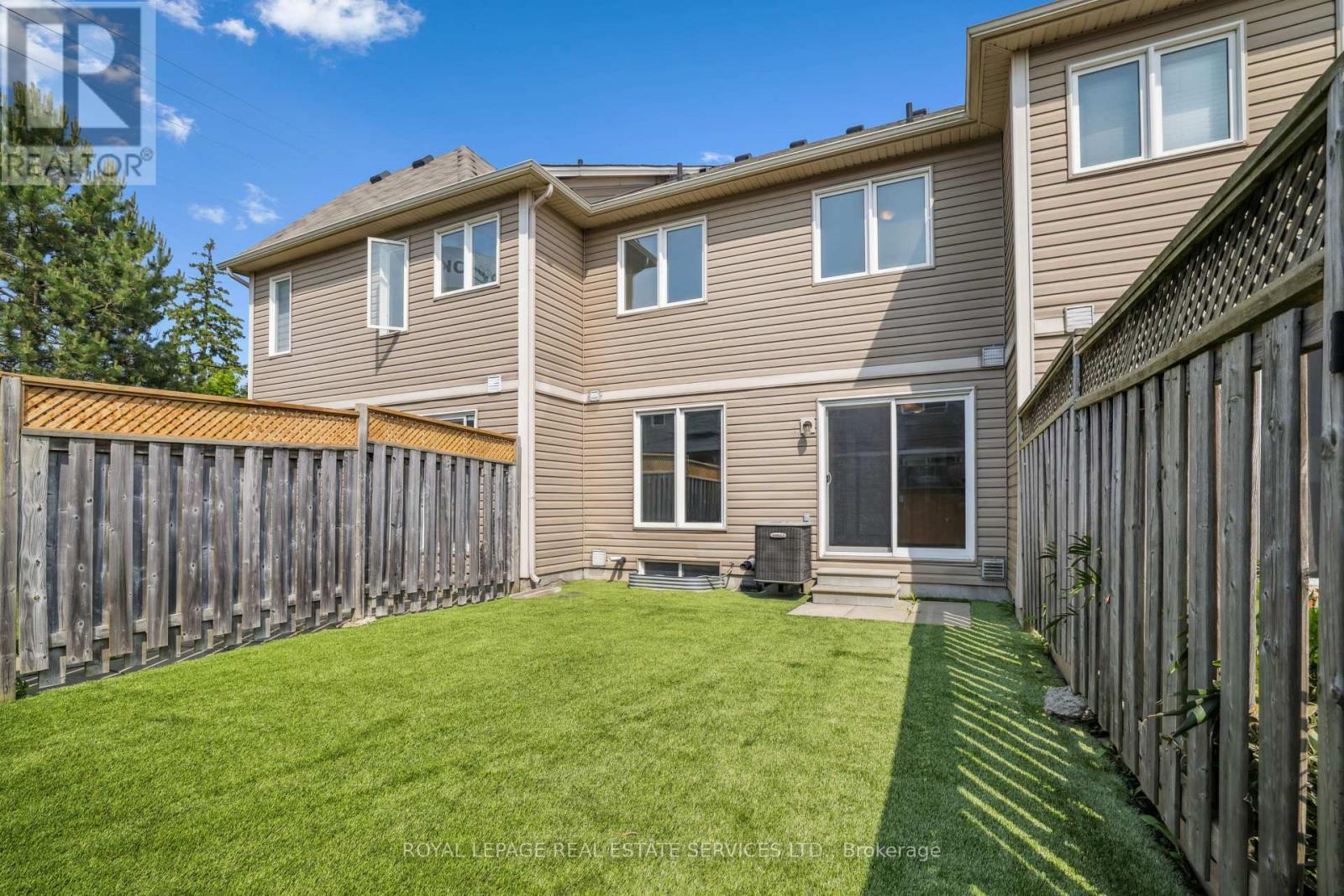 












23 - 8 BRADLEY AVENUE

,
Hamilton,




Ontario
L0R1C0


