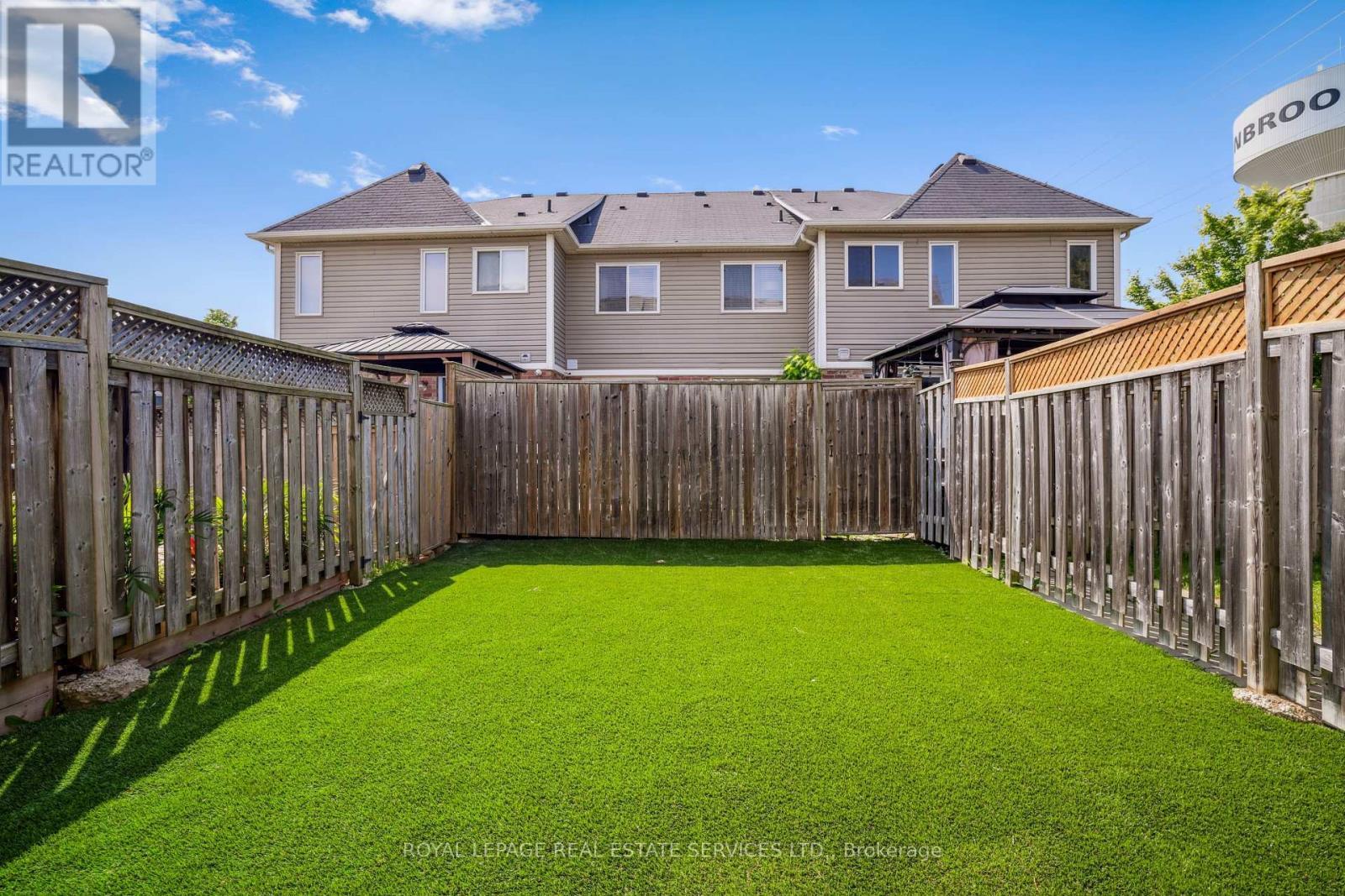 












23 - 8 BRADLEY AVENUE

,
Hamilton,




Ontario
L0R1C0

