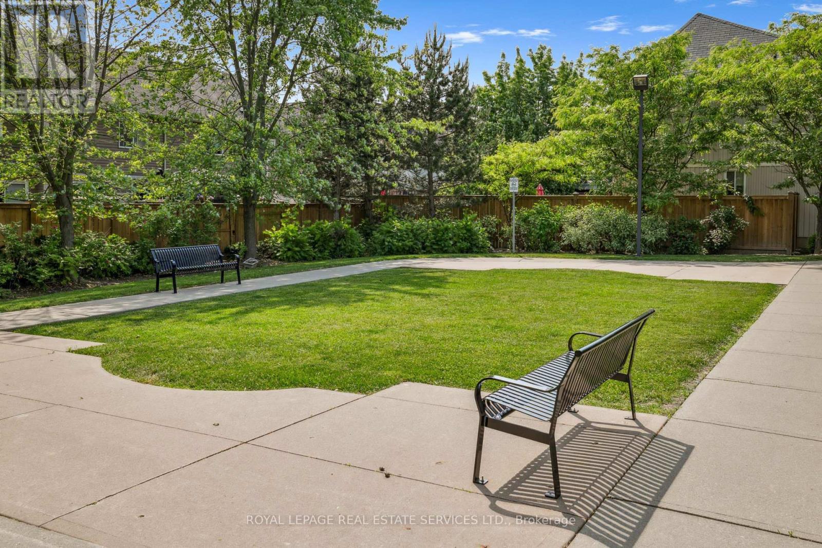 












23 - 8 BRADLEY AVENUE

,
Hamilton,




Ontario
L0R1C0

