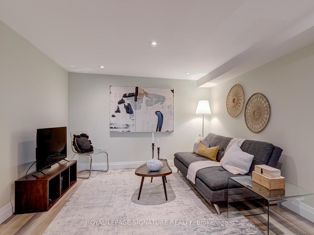 









1


Chiswick

Avenue,
Toronto,




ON
M6M 4T5


